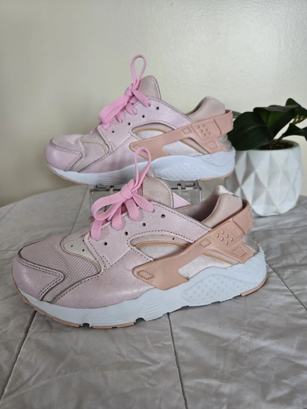 Nike Huarache Pink and Peach Girls' Low-Top Sneakers Size 3Y